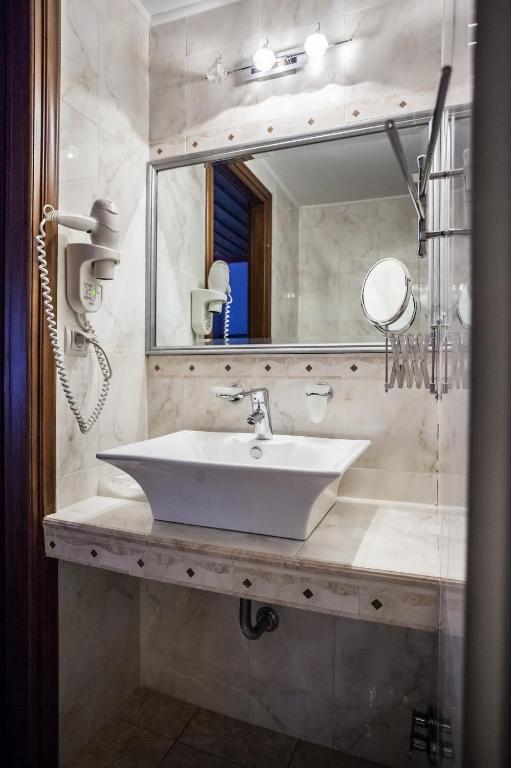 Nymfes Hotel Nimfaíon エクステリア 写真